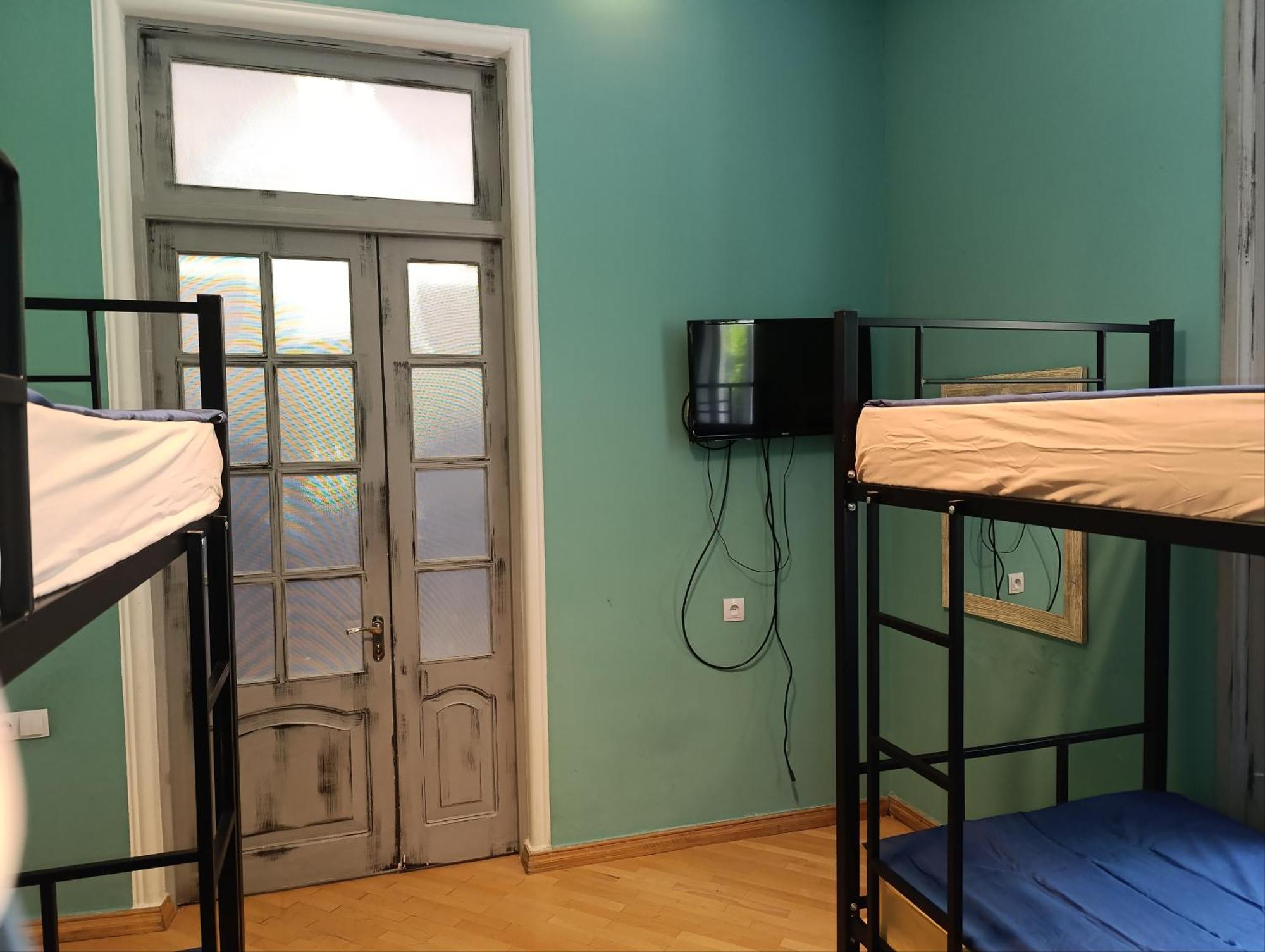 J Square Hostel Тбілісі Екстер'єр фото