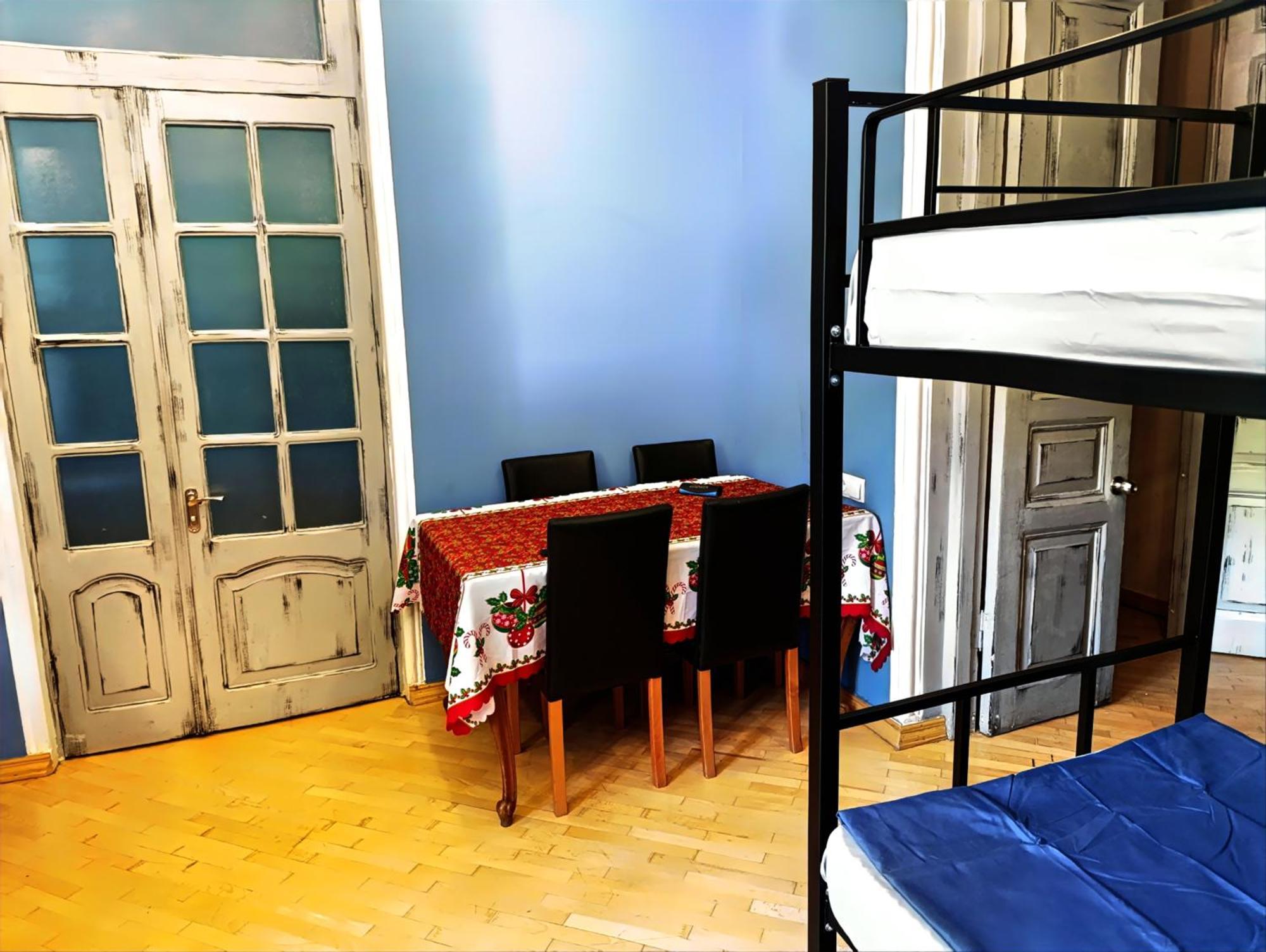 J Square Hostel Тбілісі Екстер'єр фото